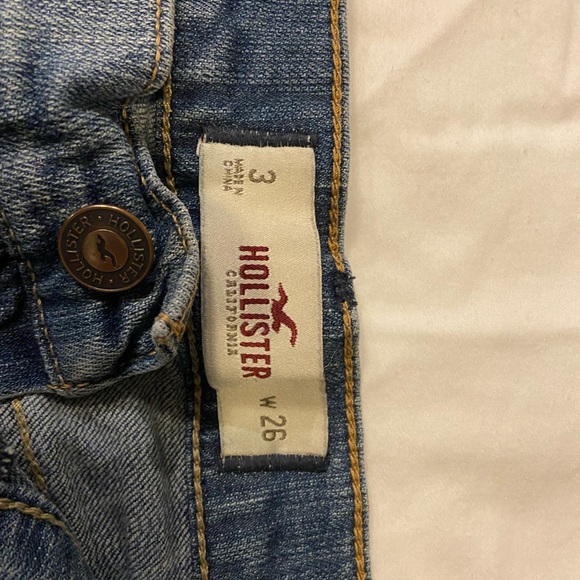 size 3 Hollister shorts - Picture 2 of 3